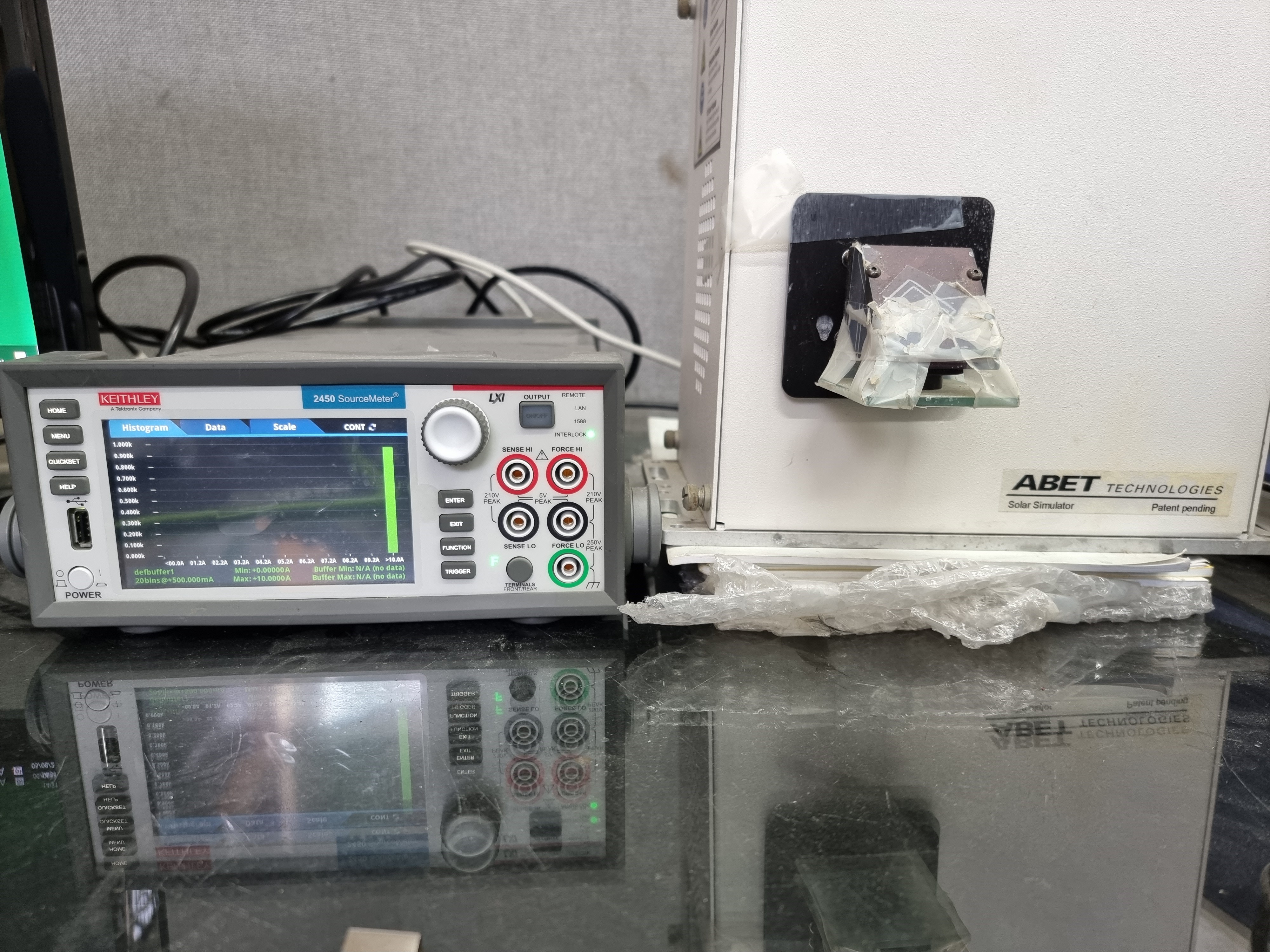 Solar Simulator & Keithley 2450 Source meter 사진